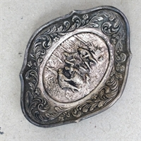 ovalt-præget-metalfad-dekoration-arbejdene-folk-gammelt-metalfad